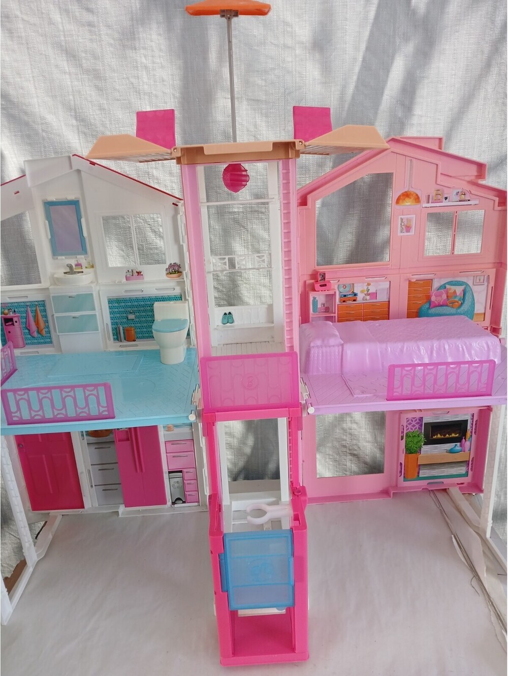 Mattel Barbie Pink Foldable 3-Story Townhouse Dream House w/elevator doll house